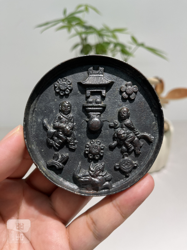 明 童子骑狮多宝纹镜 - 图2